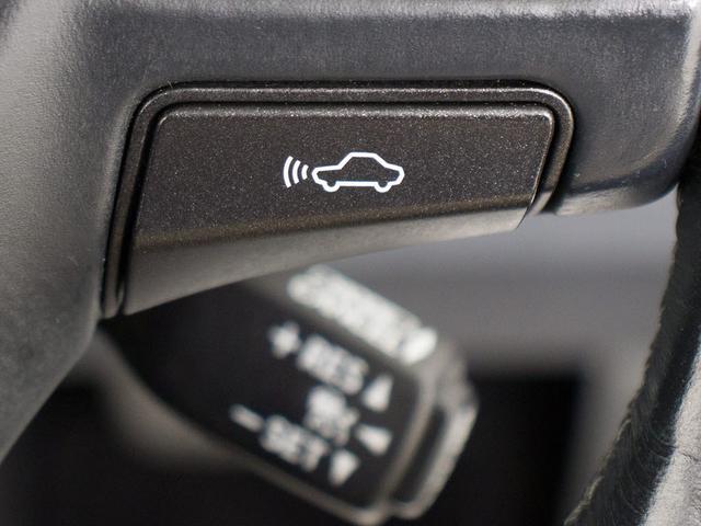 衝突回避支援型プリクラッシュセーフティシステム　前方に出現した障害物に対し警報を発し、ドライバーに警告。同時にブレーキアシストにより衝突回避と速度を軽減します。