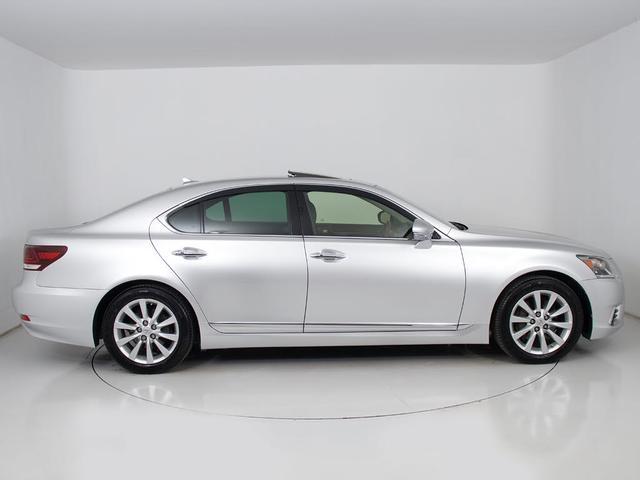 社外アルミホイール取付・スピンドルエアロ取付・各メーカーエアロ取付・車高調・ローダウン・ライトカスタム・スモークフィルム施工ＯＫ！お気軽にご相談下さい！