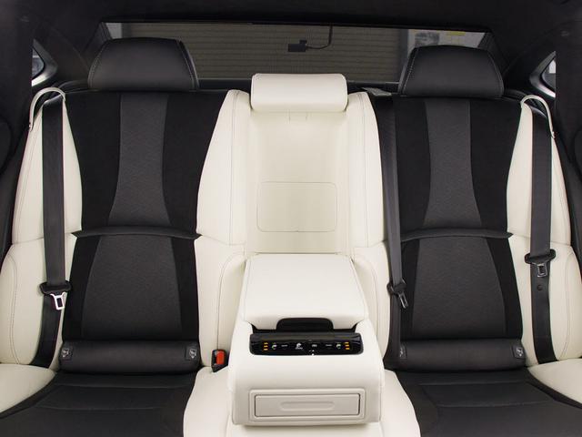 ＬＳ ＬＳ５００ｈ　Ｆスポーツ　（禁煙車）（ワンオーナー）（後期型）（ＴＲＤカスタム）（サンルーフ）（銀影ラスター）（デジタルインナーミラー）（パノラミックビュー）（Ｆスポーツ専用黒×白本革シート）（セーフティシステム＋Ａ）（35枚目）