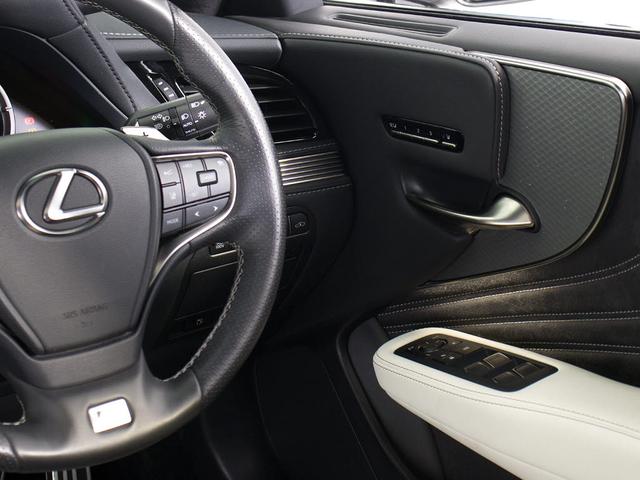 ＬＳ ＬＳ５００ｈ　Ｆスポーツ　（禁煙車）（ワンオーナー）（後期型）（ＴＲＤカスタム）（サンルーフ）（銀影ラスター）（デジタルインナーミラー）（パノラミックビュー）（Ｆスポーツ専用黒×白本革シート）（セーフティシステム＋Ａ）（41枚目）