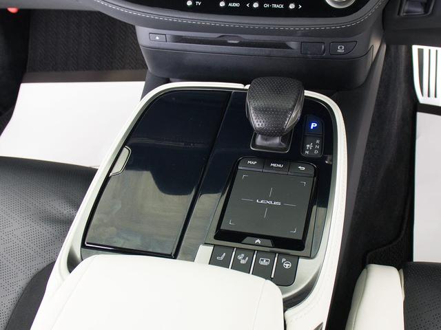 ＬＳ ＬＳ５００ｈ　Ｆスポーツ　（禁煙車）（ワンオーナー）（後期型）（ＴＲＤカスタム）（サンルーフ）（銀影ラスター）（デジタルインナーミラー）（パノラミックビュー）（Ｆスポーツ専用黒×白本革シート）（セーフティシステム＋Ａ）（45枚目）