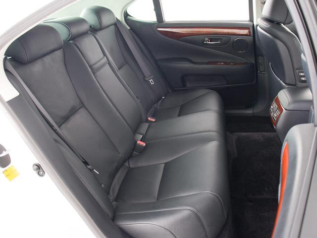 ＬＳ ＬＳ４６０　バージョンＣ　Ｉパッケージ　（禁煙車）（ワンオーナー）（サンルーフ）（クリアランスソナー）（パワートランク）（黒本革）（冷暖房シート）（ＨＤＤマルチナビ）（オートクルーズ）（カラーバックモニター）（Ｂｌｕｅｔｏｏｔｈオーディオ）（28枚目）