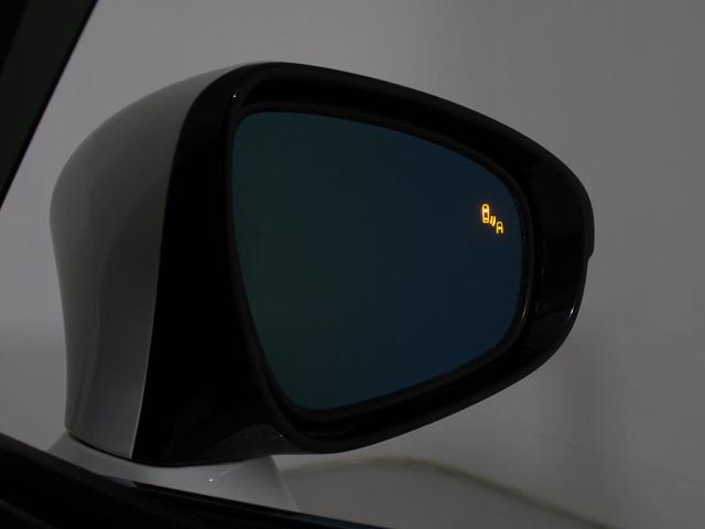 ＢＳＭ（ブラインドスポットモニタ）！隣の車線を走る車両をレーダーで検知し、ドアミラーでは確認しにくい後側方エリアに存在する車両に加えて、急接近してくる車両も検知します。