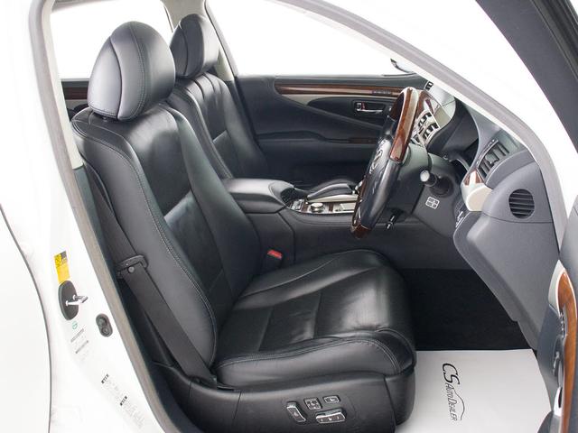 ★快適エアシート＆シートヒーターを装備しています！高級車ならではの装備です！シートが暖まる機能！シートから冷風が出る機能！どちらも付いています！！寒い冬も、暑い夏も快適にご乗車頂けますよ！！