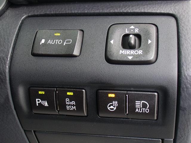 ＢＳＭ（ブラインドスポットモニタ）！隣の車線を走る車両をレーダーで検知し、ドアミラーでは確認しにくい後側方エリアに存在する車両に加えて、急接近してくる車両も検知します。