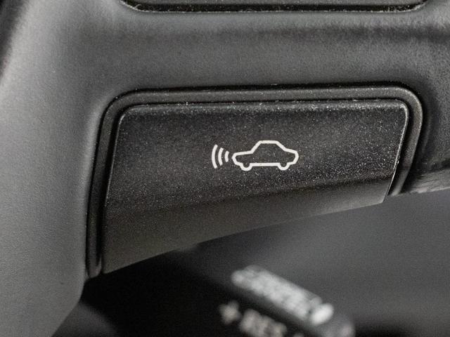 衝突回避支援型プリクラッシュセーフティシステム　前方に出現した障害物に対し警報を発し、ドライバーに警告。同時にブレーキアシストにより衝突回避と速度を軽減します。