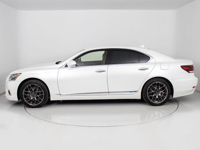 ★１９インチアルミホイール装着車です！！今付いているアルミホイールの交換ＯＫです！