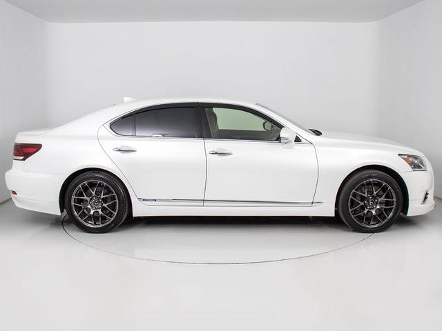 ★１９インチアルミホイール装着車です！！今付いているアルミホイールの交換ＯＫです！