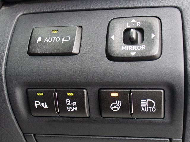 ＢＳＭ（ブラインドスポットモニタ）！隣の車線を走る車両をレーダーで検知し、ドアミラーでは確認しにくい後側方エリアに存在する車両に加えて、急接近してくる車両も検知します。