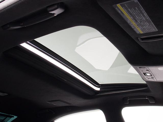 ★人気装備のサンルーフ！様々なドライブシーンで活躍してくれます！！開放感ある車内空間は気持ちがいいですよ！