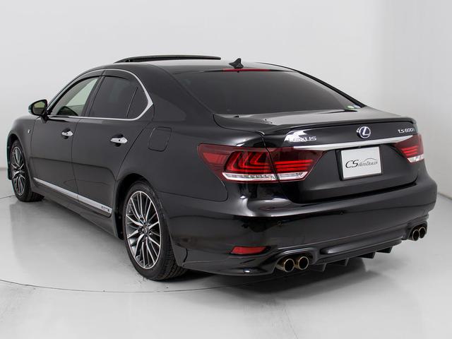 ＴＲＤフルエアロ＆４本出しマフラーが装着されています！お好みはいかがですか？今付いているデザイン以外にも、各ブランドのエアロを格安にてお取付け出来ます！又、エアロを外してノーマル状態にする事も出来ます