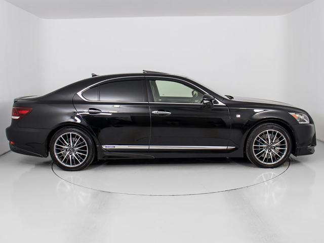 ★ＴＲＤフルエアロ装着車！純正のボディーラインを残しながらもスポーティーな印象を与えてくれます！