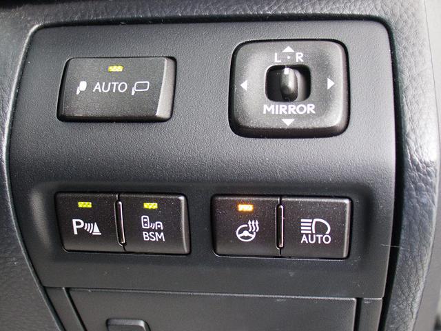 ★使いやすさや安全性を追求したステアリング周り！高級車ゆえにスイッチ類が多いのも特徴ですね！考え尽くされた配置ですぐに使いこなす事が出来ますのでご安心下さい！是非、体感してみて下さい！！