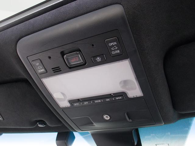 ★人気装備のサンルーフ！様々なドライブシーンで活躍してくれます！！開放感ある車内空間は気持ちがいいですよ！