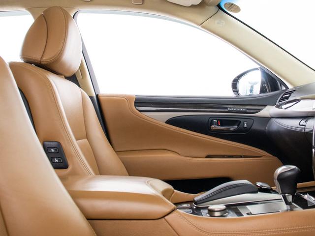 ＬＳ ＬＳ６００ｈ　バージョンＣ　Ｉパッケージ　（サンルーフ）（ドライバーモニター）（レーダークルーズ）（前後プリクラッシュ）（ＬＫＡ）（ＢＳＭ）（茶本革）（助手席オットマン）（シートヒーター）（エアシート）（ＬＥＤヘッドライト）（パワートランク）（29枚目）