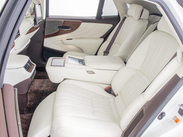ＬＳ ＬＳ５００ｈ　エグゼクティブ　（禁煙車）（ＴＲＤフルエアロ）（４本出しマフラー）（白本革）（サンルーフ）（マークレビンソン）（リアエンター）（デジタルインナーミラー）（パノラミックビュー）（セーフティシステム＋Ａ）（電動トランク）（32枚目）