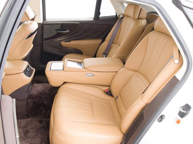 ＬＳ ＬＳ５００ｈ　バージョンＬ　（サンルーフ）（マークレビンソン）（２０インチスパッタリングＡＷ）（パノラミックビュー）（デジタルインナーミラー）（セーフティシステム＋Ａ）（後席ＶＩＰ仕様）（全画面ＳＤナビ）（ＬＥＤヘッドライト）（33枚目）