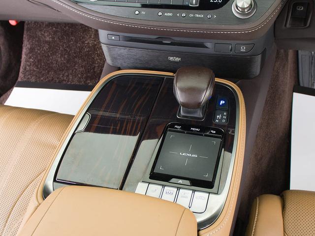 ＬＳ ＬＳ５００ｈ　バージョンＬ　（サンルーフ）（マークレビンソン）（２０インチスパッタリングＡＷ）（パノラミックビュー）（デジタルインナーミラー）（セーフティシステム＋Ａ）（後席ＶＩＰ仕様）（全画面ＳＤナビ）（ＬＥＤヘッドライト）（40枚目）