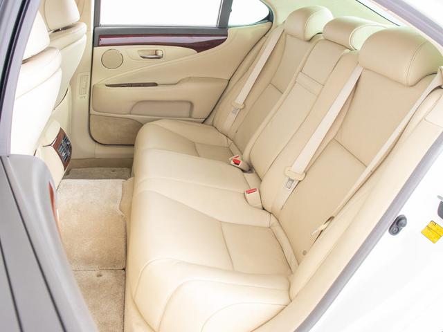 LS LS460 バージョンC Iパッケージ (サンルーフ)(パワートランク)(クリアランスソナー)(本革)(エアシート)(シートヒーター)(オートクルーズ)(HDDマルチナビ)(カラーバックモニター)(Bluetooth)(CD&DVD再生可)(26枚目)