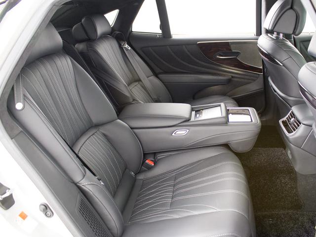 ＬＳ ＬＳ５００ｈ　バージョンＬ　（禁煙）（ワンオーナー）（後期型）（サンルーフ）（マークレビンソン）（２０インチスパッタリングＡＷ）（銀影ラスター）（デジタルインナーミラー）（パノラミックビュー）（黒本革）（後席コントロールパネル）（29枚目）
