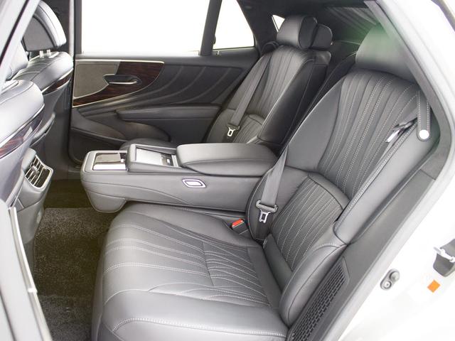 ＬＳ ＬＳ５００ｈ　バージョンＬ　（禁煙）（ワンオーナー）（後期型）（サンルーフ）（マークレビンソン）（２０インチスパッタリングＡＷ）（銀影ラスター）（デジタルインナーミラー）（パノラミックビュー）（黒本革）（後席コントロールパネル）（30枚目）