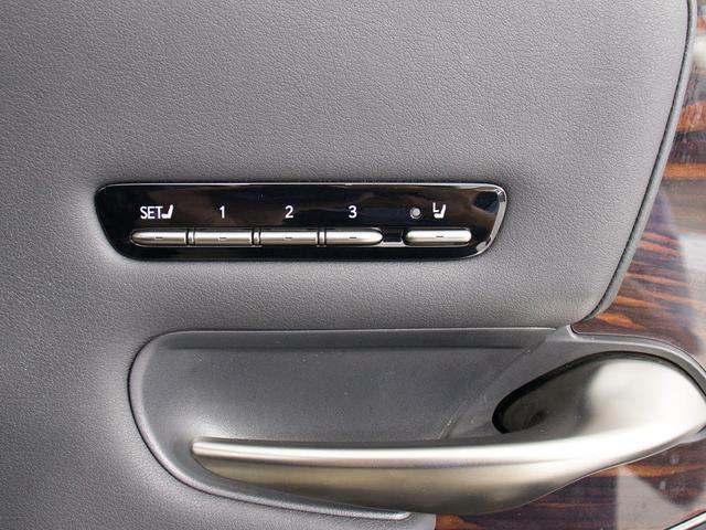 ＬＳ ＬＳ５００ｈ　エグゼクティブ　（禁煙車）（整備点検記録簿１５枚）（サンルーフ）（マークレビンソン）（リアエンター）（パノラミックビュー）（セーフティシステム＋Ａ）（ＢＳＭ）（クリアランスソナー）（パワートランク）（全画面ＳＤナビ）（39枚目）