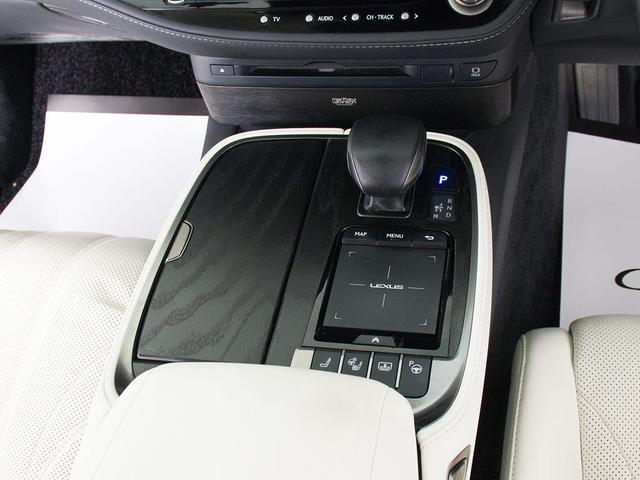 ＬＳ ＬＳ５００ｈ　エグゼクティブ　アドバンスドドライブ　（後期型）（サンルーフ）（マークレビンソン）（リアエンター）（白本革）（点検整備記録簿７枚）（セーフティシステム＋Ａ）（ＨＵＤ）（リラクゼーションシステム）（後席コントロールパネル）（パワートランク）（39枚目）