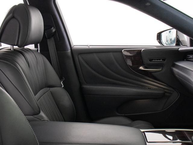 ＬＳ ＬＳ５００ｈ　エグゼクティブ　（禁煙車）（サンルーフ）（新品ウェザリアエアロ）（レクサス点検整備記録１６枚）（マークレビンソン）（リアエンター）（デジタルインナーミラー）（パノラミックビュー）（セーフティシステム＋Ａ）（ＢＳＭ）（32枚目）
