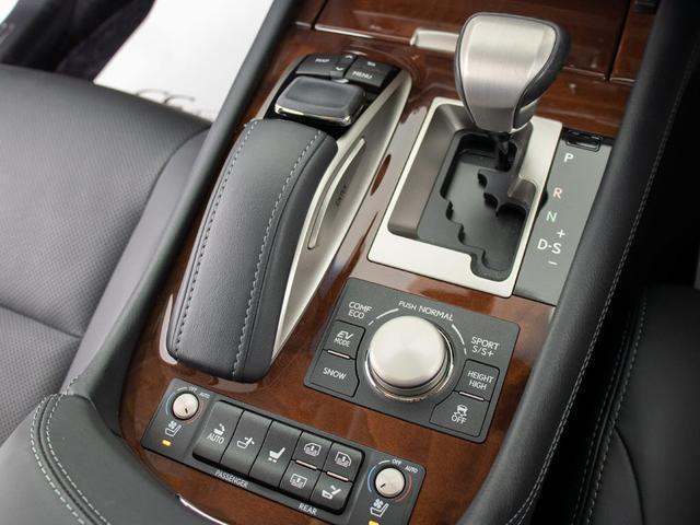 ＬＳ ＬＳ６００ｈ　バージョンＬ　（禁煙車）（全画面ＳＤナビ）（サンルーフ）（レーダークルーズ）（プリクラッシュ）（ＢＳＭ）（点検記録簿１６枚）（パワートランク）（黒本革）（後席コントロールパネル）（シートヒーター）（エアシート）（23枚目）