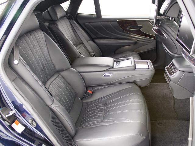 ＬＳ ＬＳ５００ｈ　エグゼクティブ　（禁煙車）（サンルーフ）（マークレビンソン）（リアエンター）（デジタルインナーミラー）（パノラミックビュー）（黒本革）（後席コントロールパネル）（オットマン）（セーフティシステム＋Ａ）（電動トランク）（29枚目）