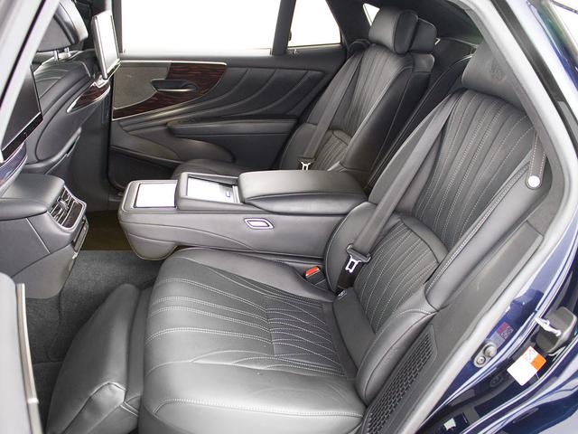 ＬＳ ＬＳ５００ｈ　エグゼクティブ　（禁煙車）（サンルーフ）（マークレビンソン）（リアエンター）（デジタルインナーミラー）（パノラミックビュー）（黒本革）（後席コントロールパネル）（オットマン）（セーフティシステム＋Ａ）（電動トランク）（30枚目）