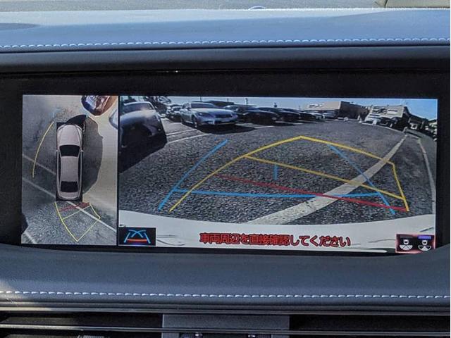 パノラミックビューモニターを装備！上から車両を見下ろしたような映像をナビ画面に表示できます。車両前後左右に搭載した４つのカメラ映像を継ぎ目なく合成！目視では見えない部分もリアルタイムで見れます。