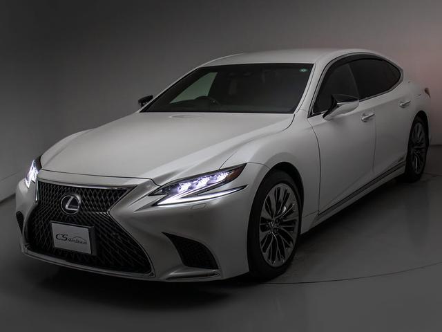 フロントビューの存在感をご覧ください！！ヘッドライトは視界良好のライト、デザイン性も高いのが特権です。