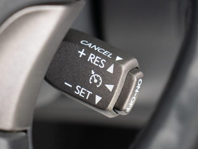 【オートクルーズコントロール】搭載。アクセル操作なしでも車が自動でスピードを保ってくれる機能です長距離の高速は楽々です