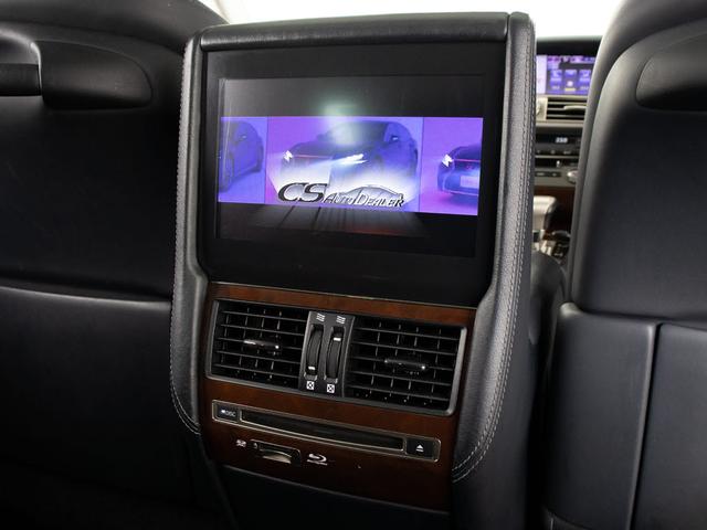 人気装備のリアエンターシステムを装着！ワイド画面のモニター搭載！！さらにマークレビンソンプレミアムオーディオ、ＤＶＤ機能もセットオプションにて完備しております。