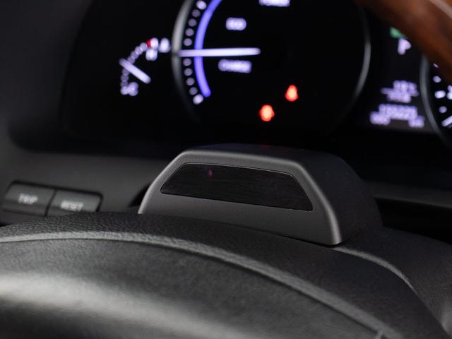 ドライバーモニター付！ステアリングに搭載したカメラと画像処理コンピュータを用いて運転者の顔の向きを検知し、運転者が正面を向いていない状態で衝突の可能性が高いと判断した場合に、警報を発するシステム！