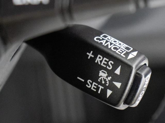 レーダークルーズコントロール　　ミリ波レーダーと単眼カメラで先行車を認識し、車速に応じた車間距離を保ちながら追従走行を支援します。