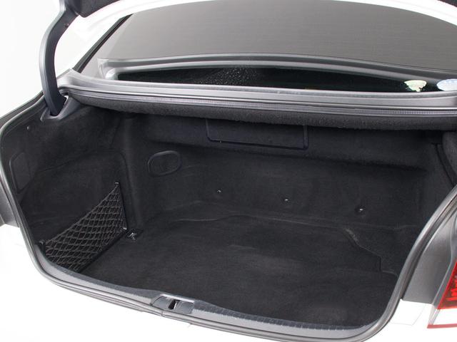 トランクが狭いと思っておりませんか？実際は大容量トランクです！旅行等の長距離ドライブも快適です！また、屋根付きスペースを完備しておりますので、夜間でも、雨でも雪の日だってゆっくりご覧頂けます。