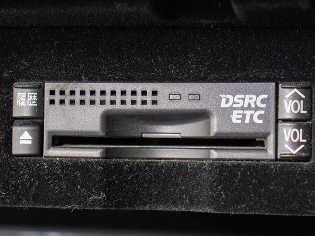★ＥＴＣ（ＤＳＲＣ）が装備されています！！社外品とは違い収まりの良いデザインが人気！高速道路を利用する際は必需品ですよね！！ストレス無く料金所を通過出来ます！！