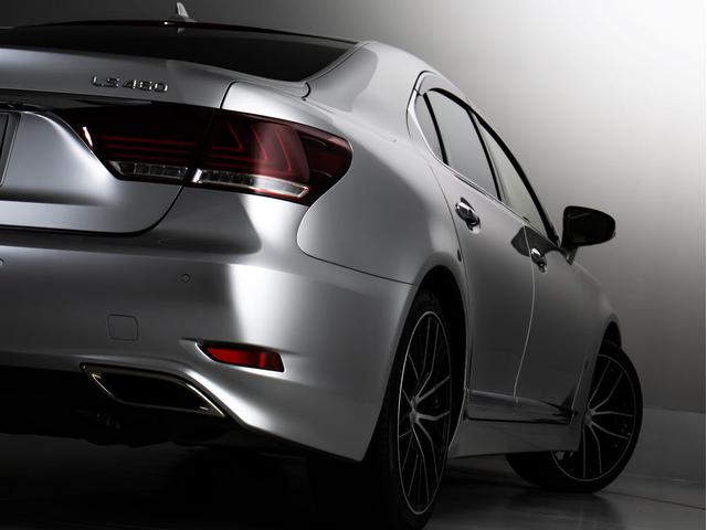 ＬＳ ＬＳ４６０　バージョンＣ　Ｉパッケージ　後期型（禁煙車）（サンルーフ）（新品２０インチアルミ＆タイヤ）（黒本革シート）（記録簿１１枚）（３連眼ＬＥＤヘッドライト）（パワートランク）助手席オットマン　エアサスコントローラー　衝突軽減ブレーキ（26枚目）