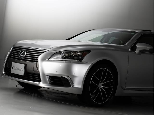ＬＳ ＬＳ４６０　バージョンＣ　Ｉパッケージ　後期型（禁煙車）（サンルーフ）（新品２０インチアルミ＆タイヤ）（黒本革シート）（記録簿１１枚）（３連眼ＬＥＤヘッドライト）（パワートランク）助手席オットマン　エアサスコントローラー　衝突軽減ブレーキ（28枚目）