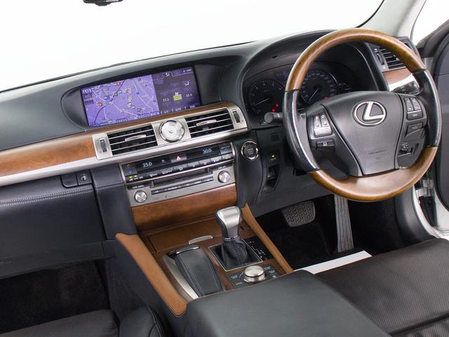 ＬＳ ＬＳ４６０　バージョンＣ　Ｉパッケージ　後期型（禁煙車）（サンルーフ）（新品２０インチアルミ＆タイヤ）（黒本革シート）（記録簿１１枚）（３連眼ＬＥＤヘッドライト）（パワートランク）助手席オットマン　エアサスコントローラー　衝突軽減ブレーキ（42枚目）