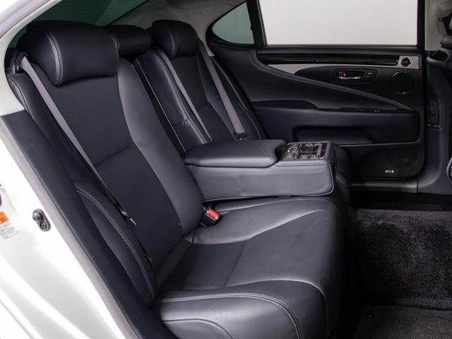 LS LS600hL (後期)(禁煙)(リアエンター)(マークレビンソン) (サンルーフ)(黒本革)(プリクラッシュセーフティ)(レーダークルーズコントロール)(レーンキープアシスト)(Cソナー)(Bスポットモニター)(34枚目)