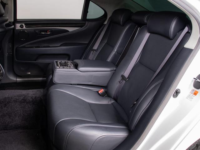 LS LS600hL (後期)(禁煙)(リアエンター)(マークレビンソン) (サンルーフ)(黒本革)(プリクラッシュセーフティ)(レーダークルーズコントロール)(レーンキープアシスト)(Cソナー)(Bスポットモニター)(35枚目)