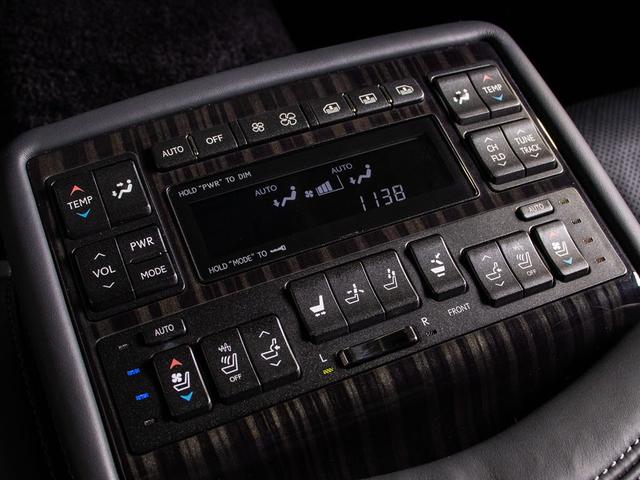 LS LS600hL (後期)(禁煙)(リアエンター)(マークレビンソン) (サンルーフ)(黒本革)(プリクラッシュセーフティ)(レーダークルーズコントロール)(レーンキープアシスト)(Cソナー)(Bスポットモニター)(36枚目)