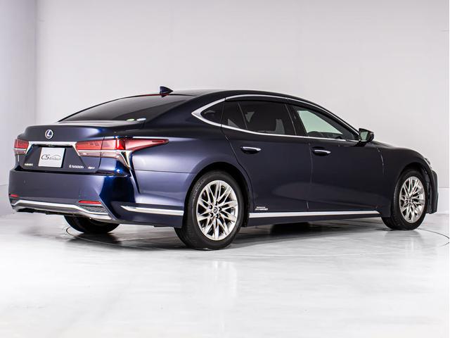 LS LS500h バージョンL (ワンオーナー)(禁煙車)(4WD)(黒本革シート)(記録簿12枚)(レクサスセーフティシステム+A)パノラミックビュー ハンズフリーパワートランク デジタルインナーミラー シーケンシャルウィンカー(19枚目)