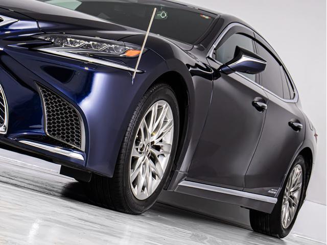 LS LS500h バージョンL (ワンオーナー)(禁煙車)(4WD)(黒本革シート)(記録簿12枚)(レクサスセーフティシステム+A)パノラミックビュー ハンズフリーパワートランク デジタルインナーミラー シーケンシャルウィンカー(22枚目)