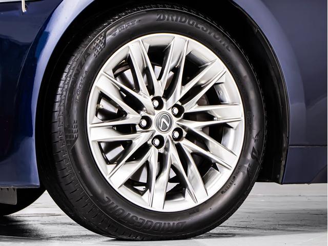 LS LS500h バージョンL (ワンオーナー)(禁煙車)(4WD)(黒本革シート)(記録簿12枚)(レクサスセーフティシステム+A)パノラミックビュー ハンズフリーパワートランク デジタルインナーミラー シーケンシャルウィンカー(24枚目)