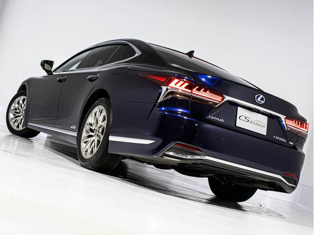 LS LS500h バージョンL (ワンオーナー)(禁煙車)(4WD)(黒本革シート)(記録簿12枚)(レクサスセーフティシステム+A)パノラミックビュー ハンズフリーパワートランク デジタルインナーミラー シーケンシャルウィンカー(26枚目)