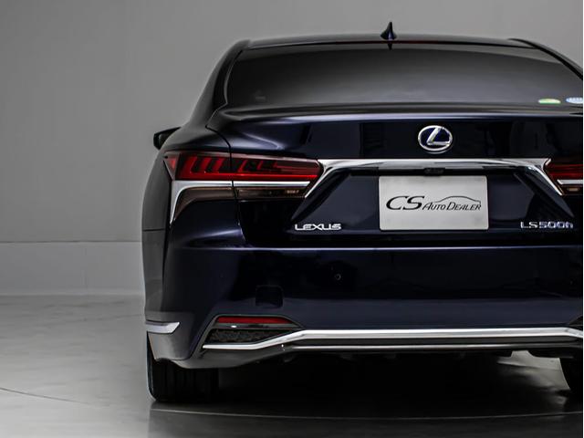 LS LS500h バージョンL (ワンオーナー)(禁煙車)(4WD)(黒本革シート)(記録簿12枚)(レクサスセーフティシステム+A)パノラミックビュー ハンズフリーパワートランク デジタルインナーミラー シーケンシャルウィンカー(31枚目)